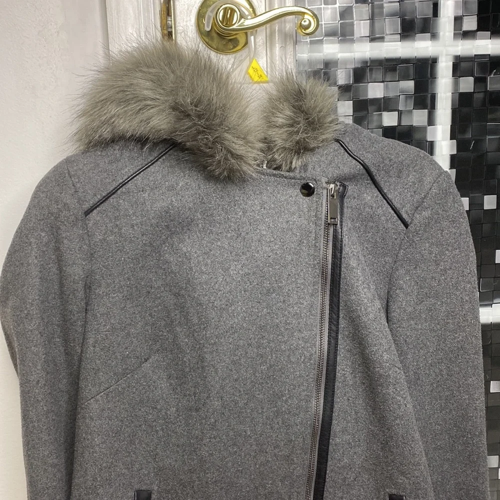 💕 Atmosphere gray black wool blend coat sz 6 with faux fur trim 💕